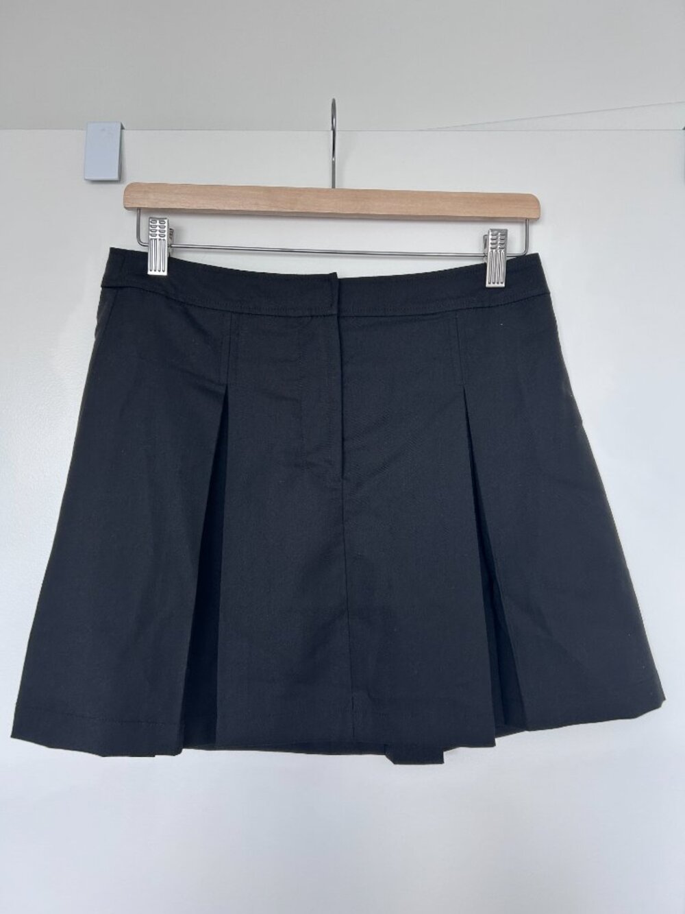 Modern Citizen Annett Tailored Pleated Mini Skirt in Black